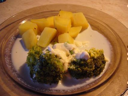 FOTKA - Brokolice se srovou omkou a brambory