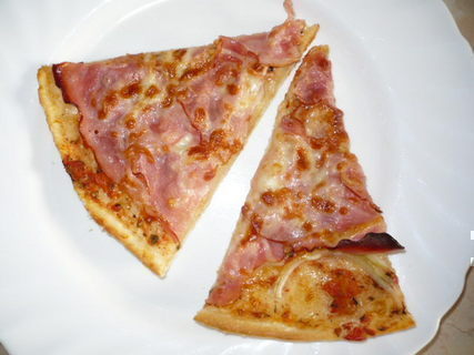 FOTKA - Pizza se slaninou a cibul