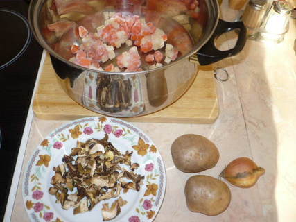 FOTKA - Staroesk bramboraka s houbami