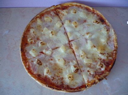 FOTKA - Pizza s ananasem a smetanovm zkladem 