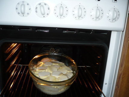 FOTKA - Zapeen brambory s masem a lehakou