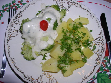 FOTKA - Brokolice se srovou omkou a brambory