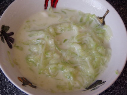 FOTKA - Okurkov salt s jogurtem a koprem