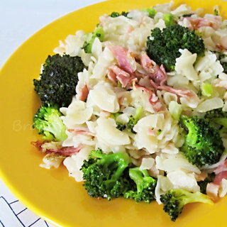 FOTKA - Tstoviny s brokolic a slaninou