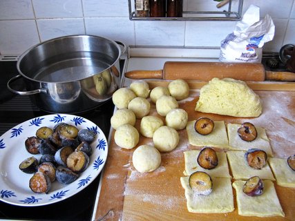 FOTKA - Ovocn knedlky z bramborovo tvarohovho tsta