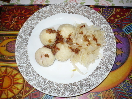 FOTKA - Plnn bramborov knedlky s uzenm masem 