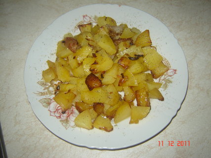 FOTKA - Peen brambory s provenslskmi bylinkami