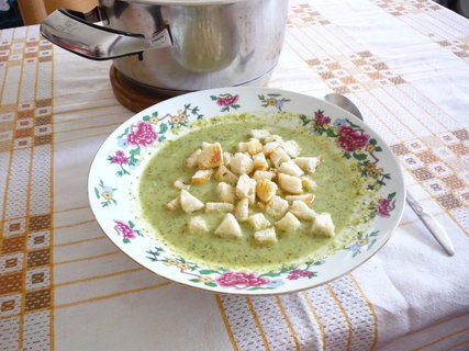 FOTKA - Brokolicov polvka s ovesnmi vlokami