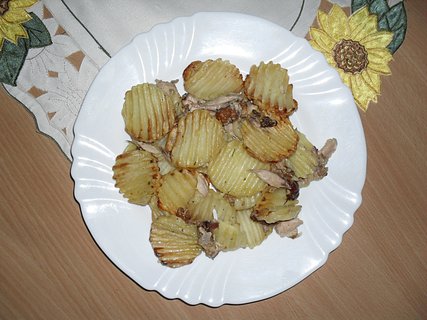 FOTKA - Zapeen brambory s uzenm masem