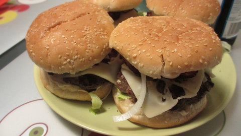 FOTKA - Karbantkov hamburgery na grilu 