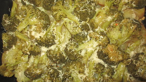 FOTKA - Zapeen brambory s brokolic a smetanou
