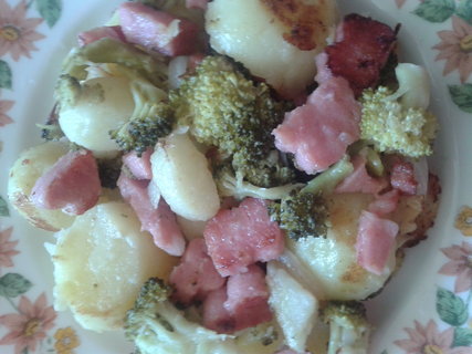 FOTKA - Peen brambory s brokolic a prkem