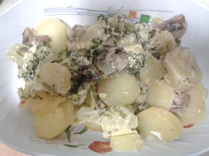 FOTKA - Brokolice a brambory v peki