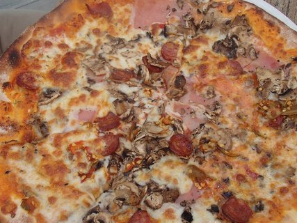 FOTKA - Ostr pizza s uzeninou a chilli