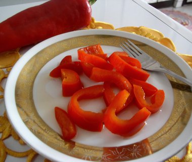 FOTKA - Nakldan erven  paprika s olejem