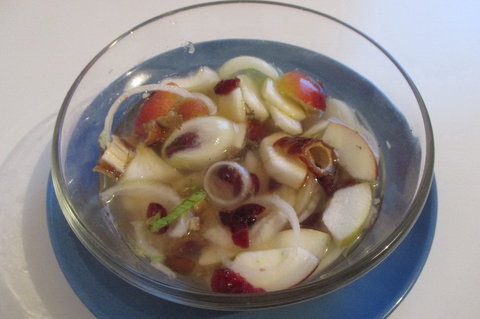 FOTKA - Cibulov salt s jablky a suenm ovocem
