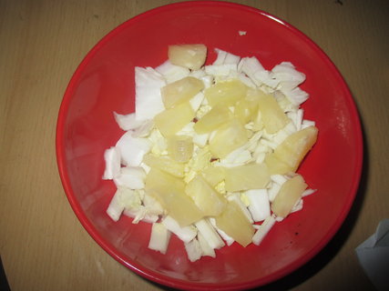 FOTKA - Salt z nskho zel s ananasem