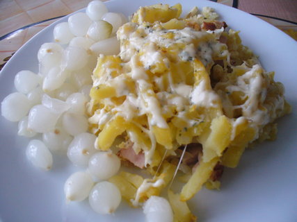 FOTKA - Zapeen brambory s nivou a kuecm masem 