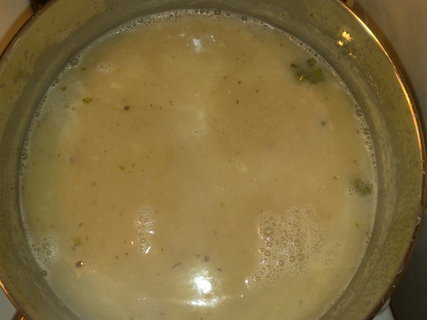 FOTKA - Hrachov polvka s mrkv, bramborem a uzeninou