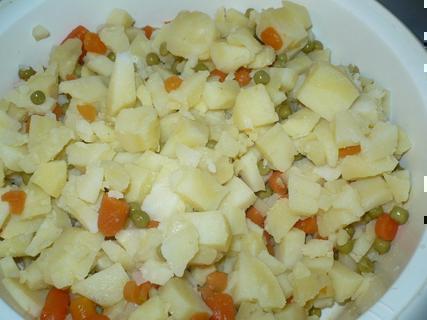 FOTKA - Bramborov salt s konzervovanou zeleninou
