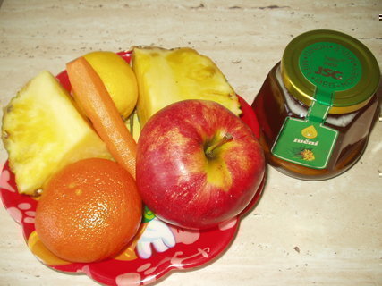 FOTKA - Ananasov salt s mrkv, jablkem a mandarinkou