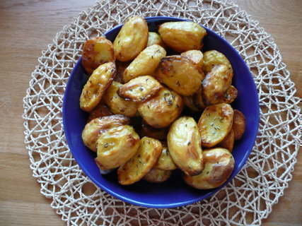 FOTKA - Peen brambory s provenslskmi bylinkami