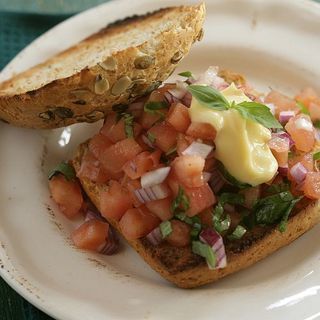 FOTKA - Tomatov bruschetta Hellmanns