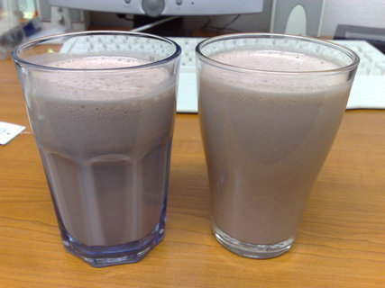 FOTKA - Osv�uj�c� �okol�dov� koktejl 