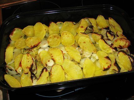 FOTKA - Bylinkov brambory s cibulkou