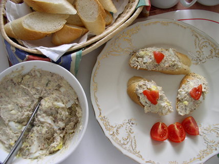 FOTKA - Pomaznka z uzen makrely, tvarohu a msla