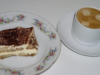 FOTKA - esk Tiramisu s mandlovm likrem