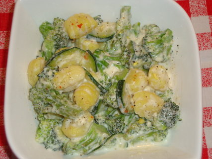 FOTKA - Krmov gnocchi s brokolic a cuketou