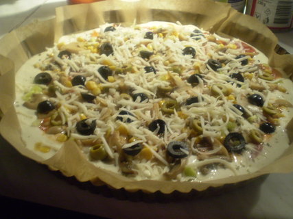 FOTKA - Pizza se unkou, ampiny a srem