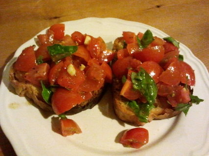 FOTKA - Tomatov bruschetta Hellmanns