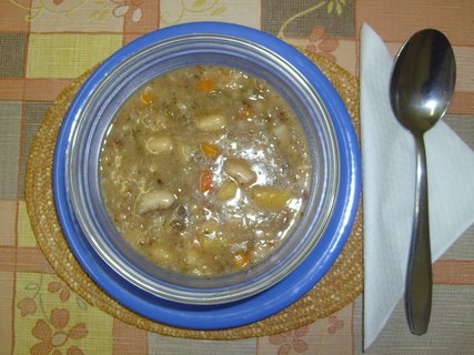 FOTKA - Polvka z blch fazol, zeleniny, brambor a sra