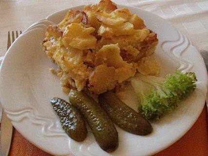 FOTKA - Francouzsk brambory se salmem a srem