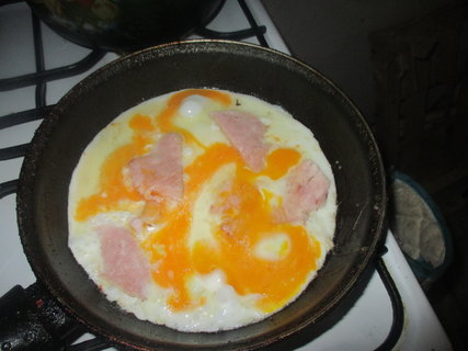 FOTKA - Omeleta s nivou a uzenm