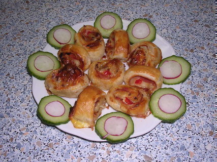 FOTKA - Pizza neky z listovho tsta