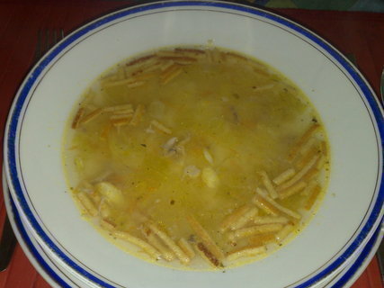 FOTKA - Polvka z kost s celestnskmi nudlemi