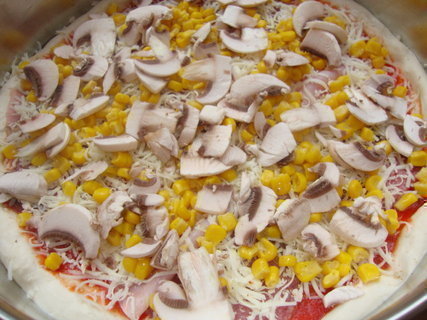 FOTKA - Domc nadchan pizza se ampiny, slaninou a unkou