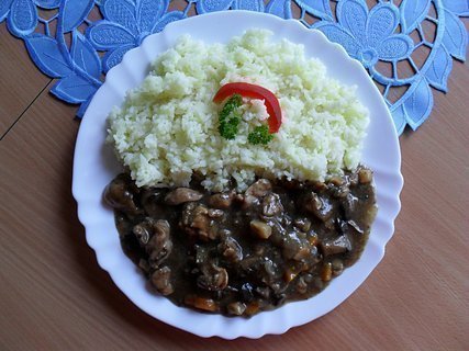 FOTKA - Kuec na se zeleninou, houbami a r 